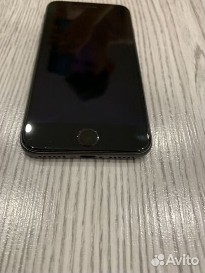 iPhone 8, 64 ГБ