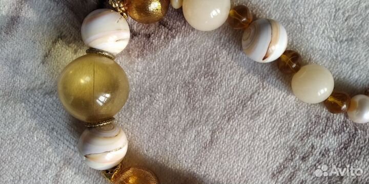 Бусы из белого оникса и речного жемчуга