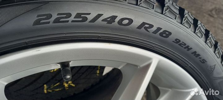 Pirelli Ice Zero 225/40 R18 92H