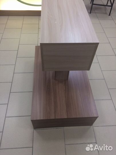 Остров, тумба