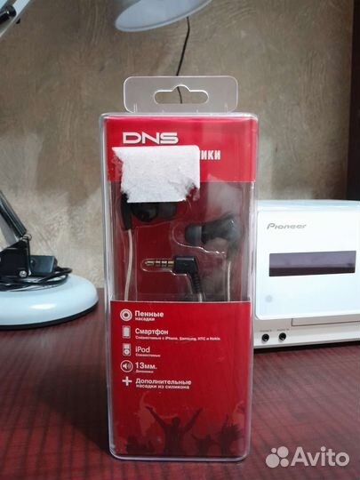 Плёнка и чехол на Sony Xperia E1 и наушники DNS