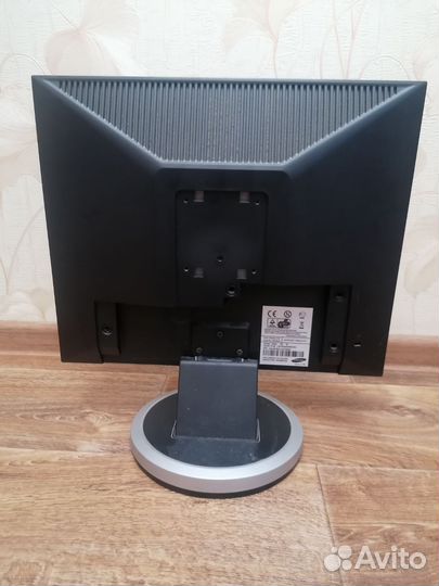 Монитор Samsung SyncMaster 940n