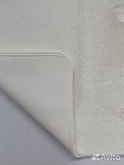 Коврик меховой противоскользящий