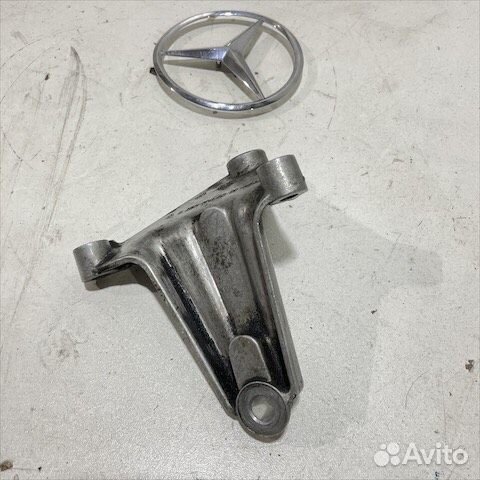 Крепление ролика Мерседес М276