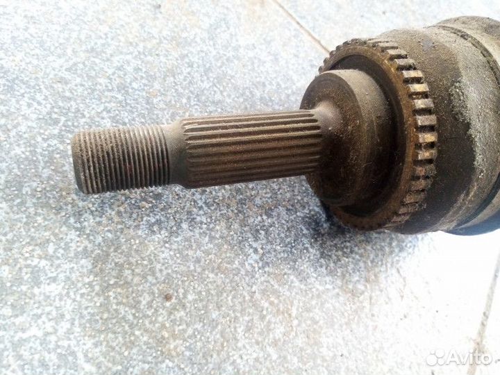 Привод передний правый Mitsubishi Carisma