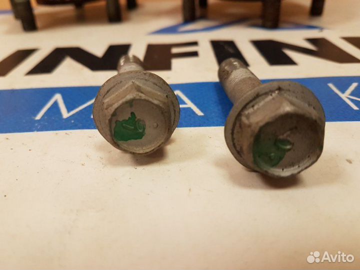 Болт ступицы передний Infiniti