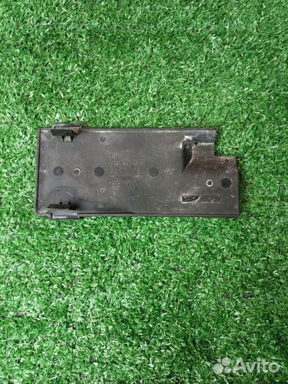 Крышка блока предохранителей Volkswagen Passat B6