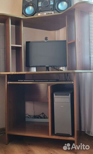 Компьютерный стол