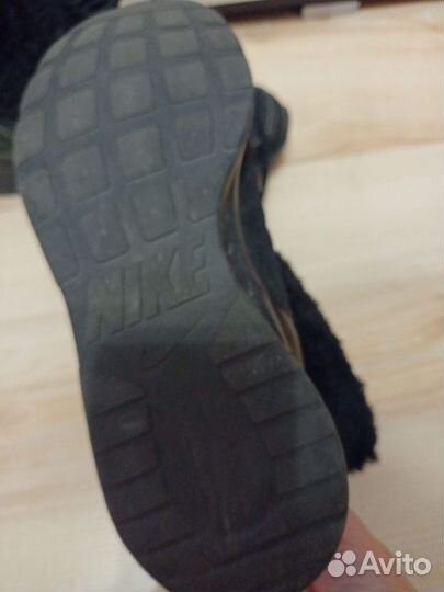 Ботинки Nike и Ботинки Ecco