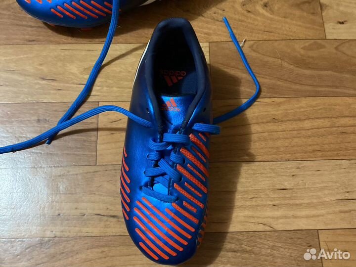 Футбольные бутсы adidas