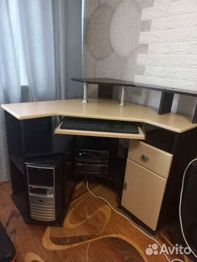 Компьютерный стол