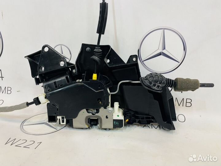 Замок двери передний правый Mercedes W204