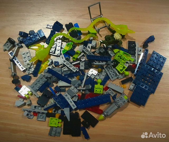 Набор деталей из лего по человеку пауку