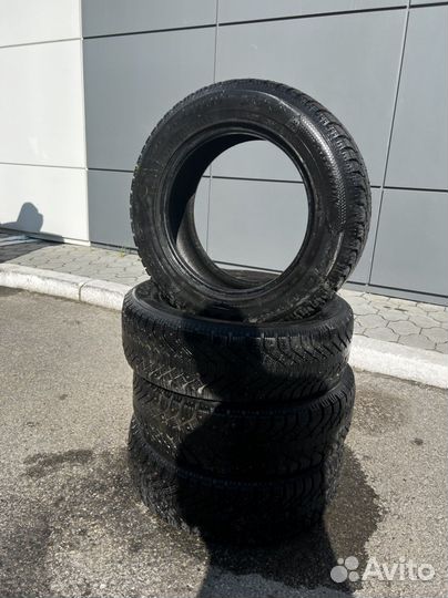 Goodyear UltraGrip 500 225/65 R17