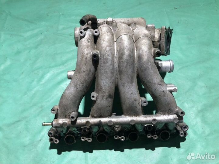 Впускной коллектор Mitsubishi Carisma