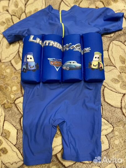 Костюм для плавания с пенопластовыми вставками