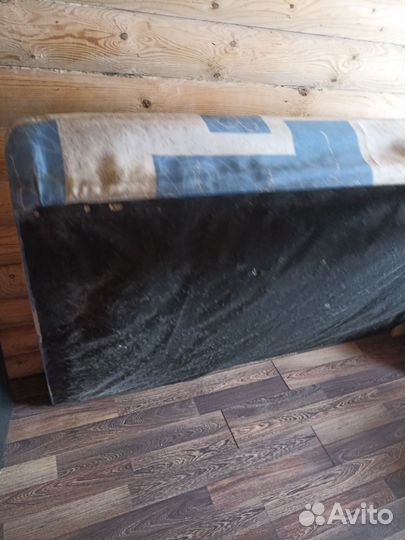 Матрас пружинный на деревянном каркасе