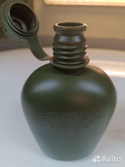 Фляжка походная пластиковая 1 л. с котелком