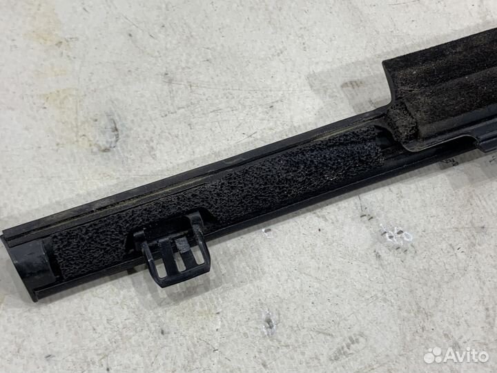 Молдинг стекла двери передней Mazda CX-5 KF