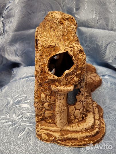 Набор для аквариума б/у: грот и кувшин +грунт 3 ви