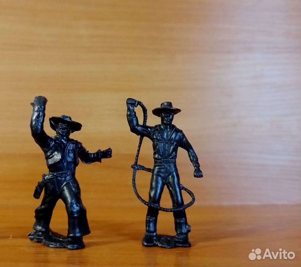 Фигурки Ковбоев из 90-х годов