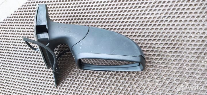 Зеркало правое Volkswagen Polo черное