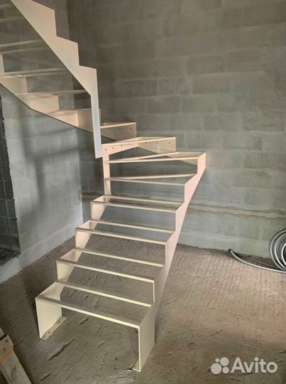 Поворотная лестница