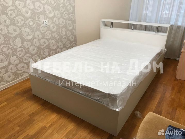 Кровать