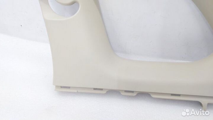 Обшивка стойки задняя правая Mitsubishi Outlander