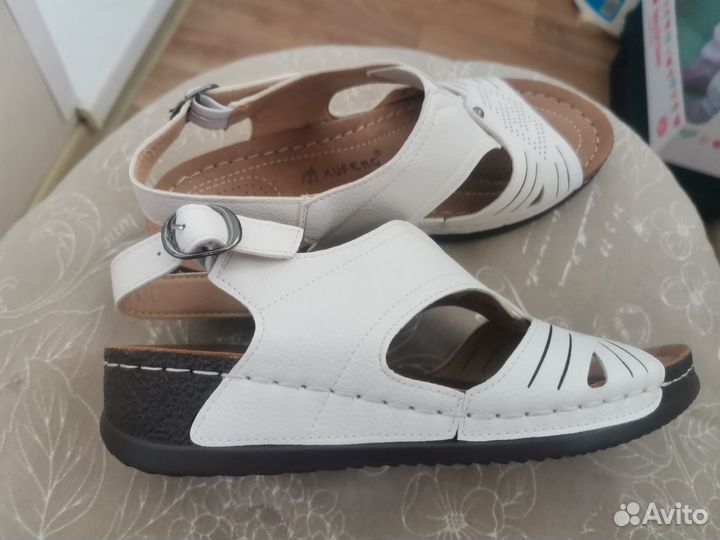 Босоножки кожаные