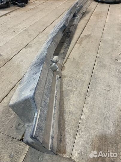 Абсорбер переднего бампера Toyota Land Cruiser 200