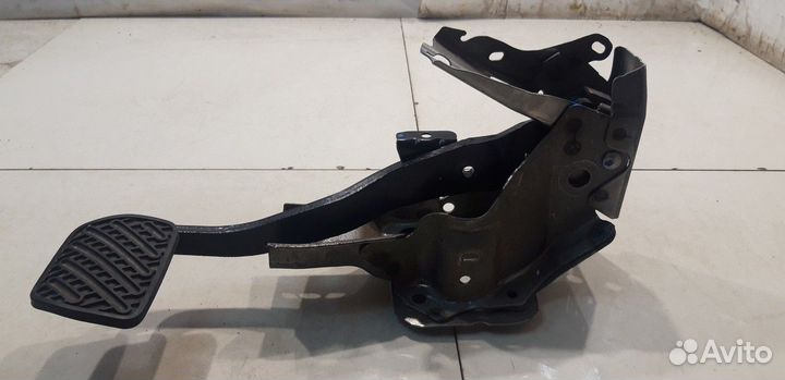 Педаль тормоза (Nissan Murano Z52)