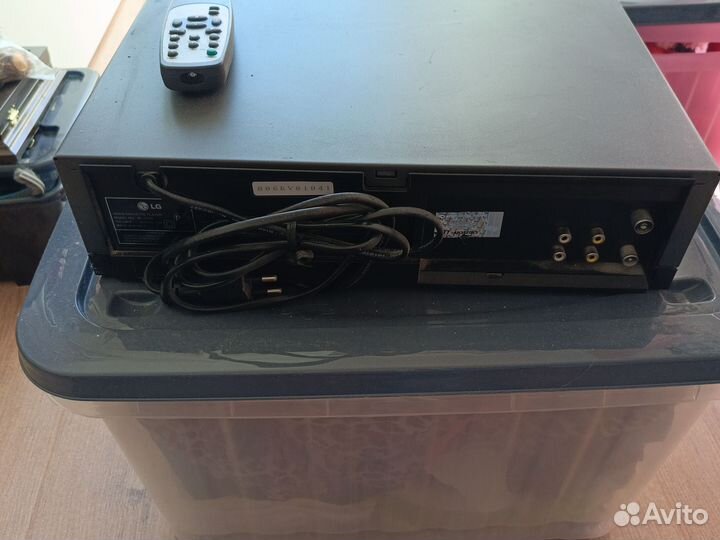 Видеомагнитофон LG