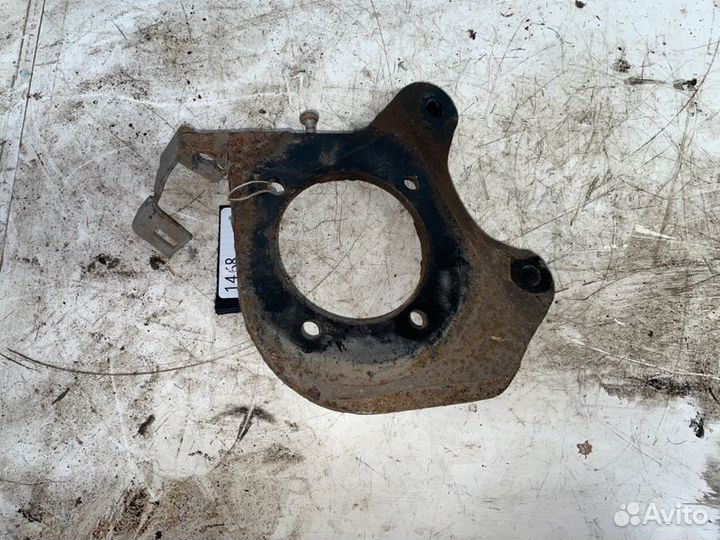 Скоба суппорта задняя левая Chevrolet Cruze J300