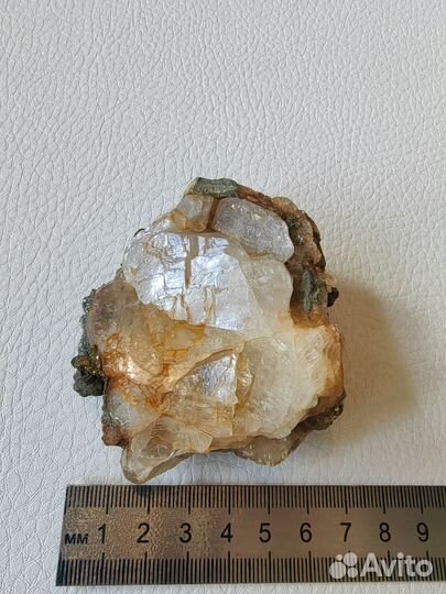 Минерал дендритовый пирит на кальците