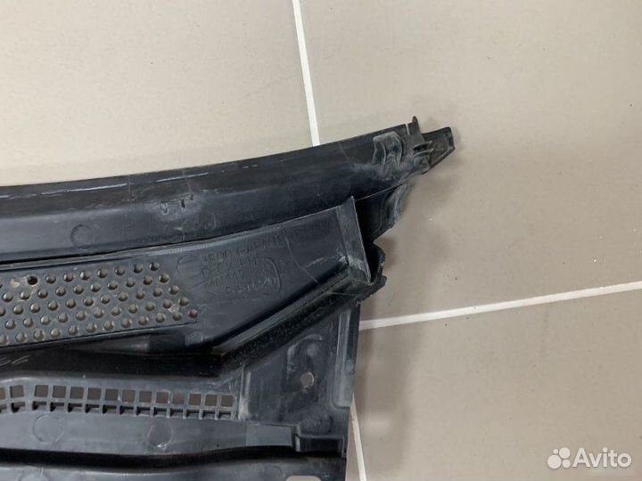 Решетка стеклоочистителя Mitsubishi L200