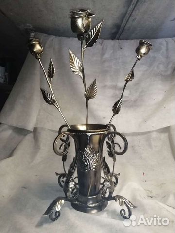 Изделие из метала ваза