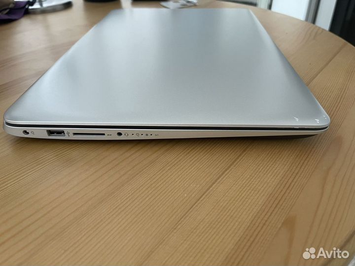 Ноутбук Maibenben e526