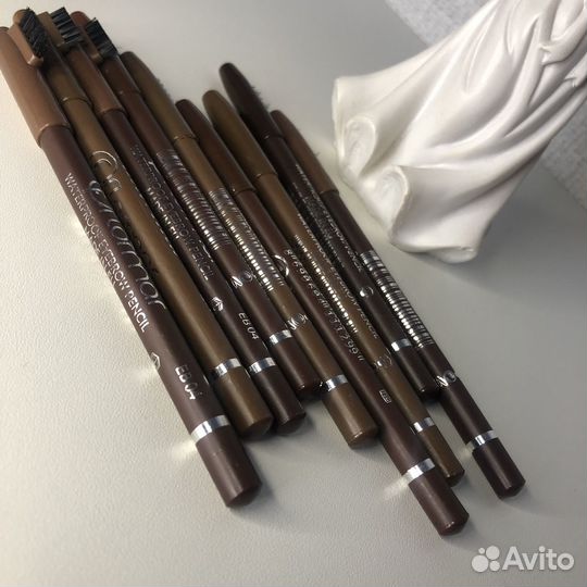 Карандаш для бровей с щеточкой