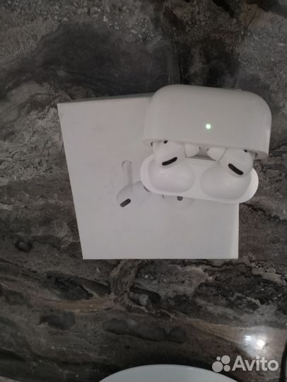 Беспроводные наушники apple airpods