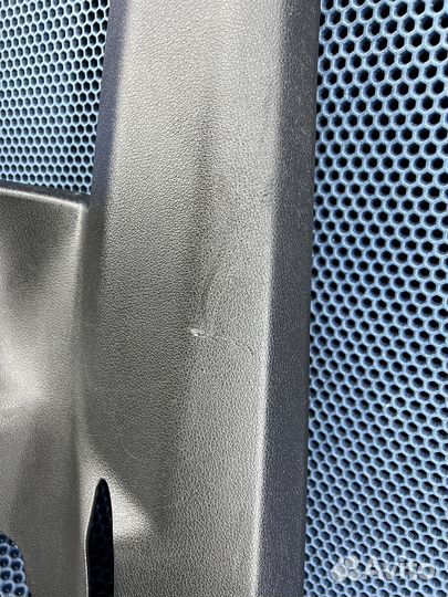 Обшивка задней стойки левая нижняя Audi Q7 4L