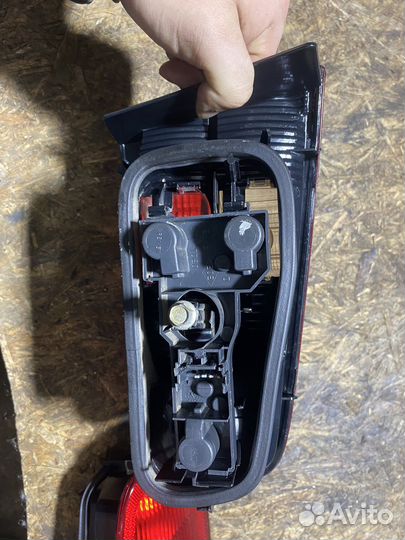 Задний фонарь в крышку багажника renault laguna 2
