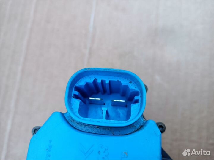 Резистор вентилятора Peugeot 308 2011