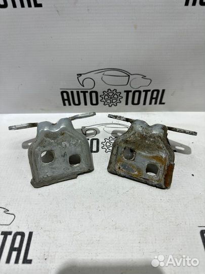 Петли двери задние левые Renault Logan K7J710 2008