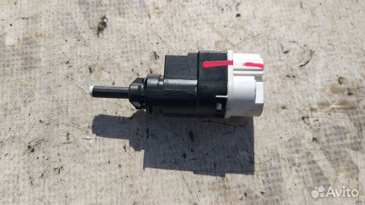 Датчик педали стоп сигнала Renault Duster 4x4