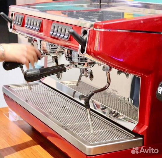 Профессиональная Кофемашина Simonelli Appia
