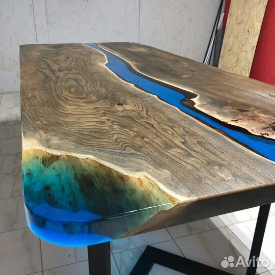 Стол из массива дерева