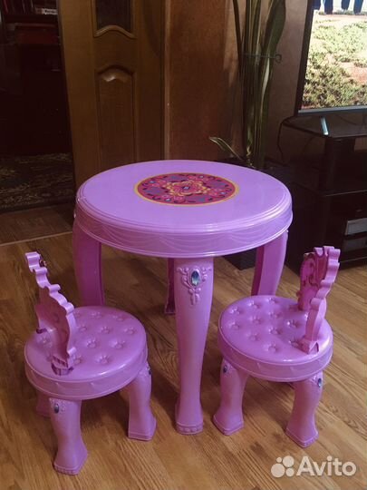 Детский столик и стульчики