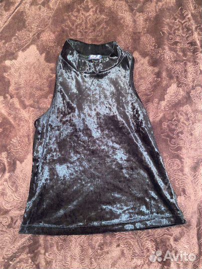 Джинсы, кофты, жилетка