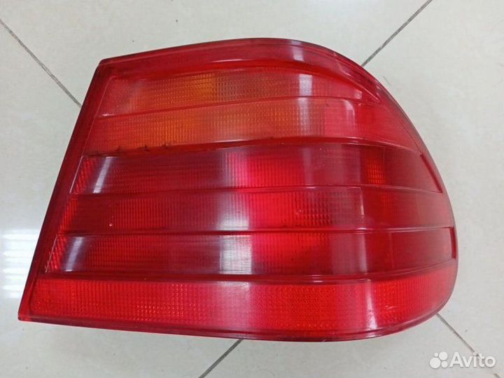 Фонарь задний наружный правый Mercedes-Benz E320